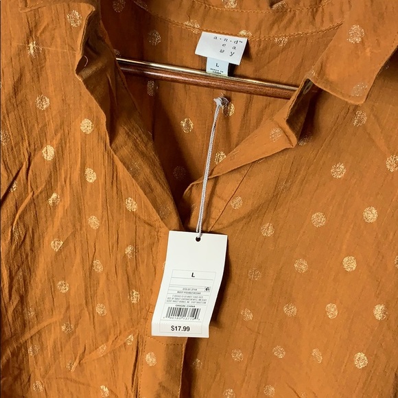 And away | Short Sleeve Blouse - Picture 3 of 6